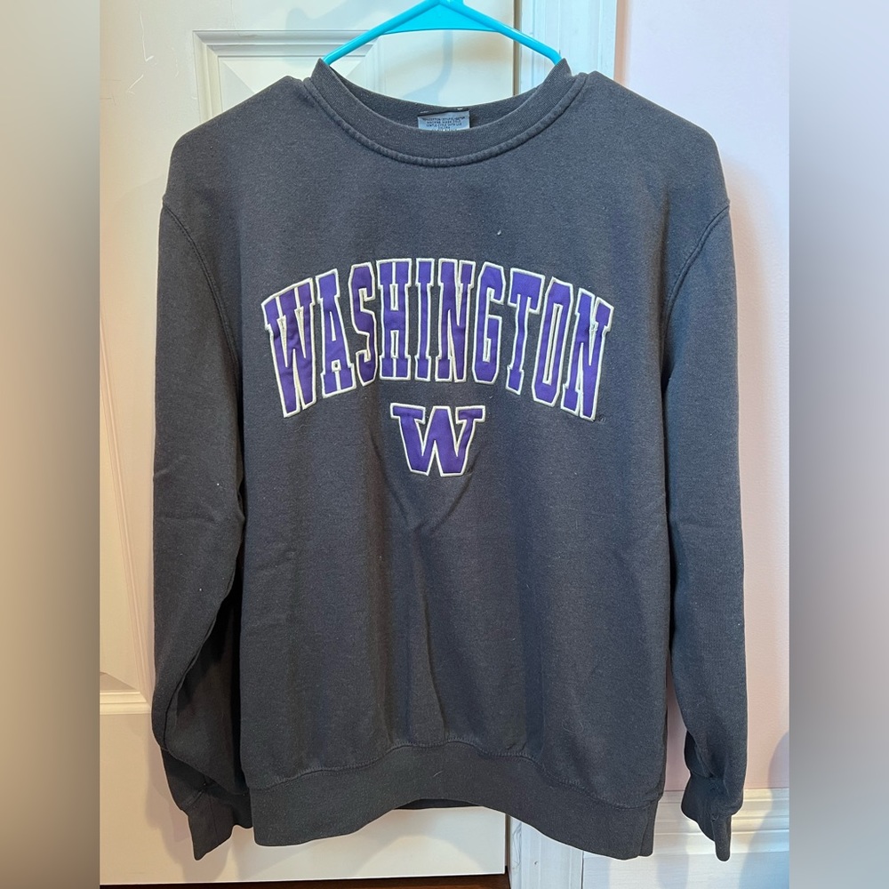 University of Washington crewneck sweatshirt
